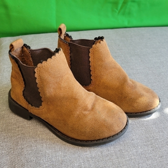 Bundle of 3 pairs of boys shoes. - Picture 5 of 14